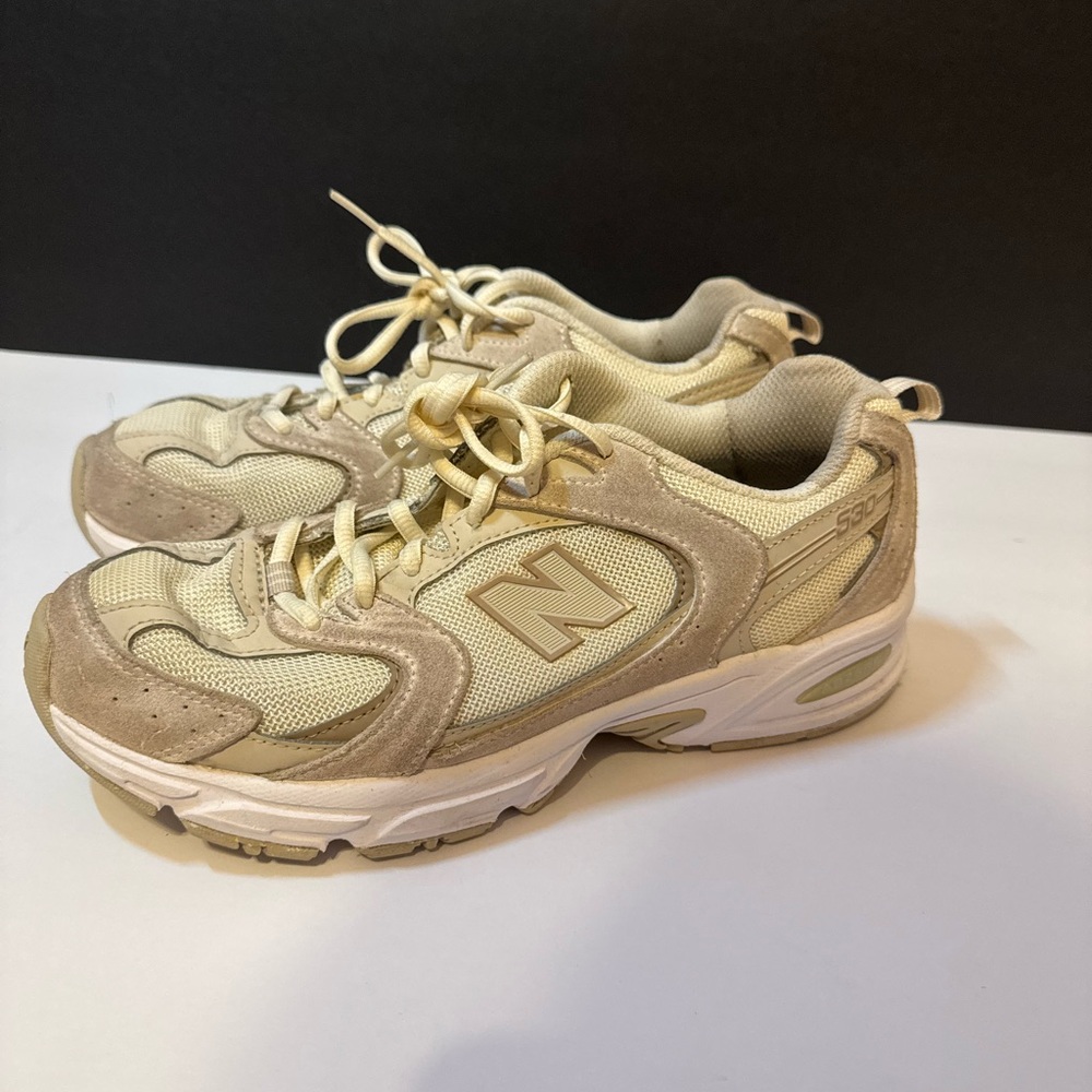 White New balance Sneakers women’s 8.5 men’s- 7